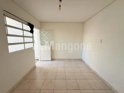Depto Tipo Casa en Alquiler en Villa Sarmiento, $ 690.000
