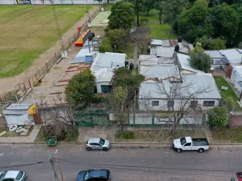 Importante propiedad amplio terreno parquizado