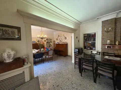 Casa en Venta con 5 cocheras