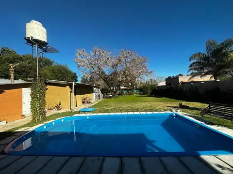 CASA EN VENTA CON PILETA EXALTACION DE LA CRUZ