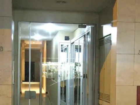 Carhue 100, Piso 1 y 2