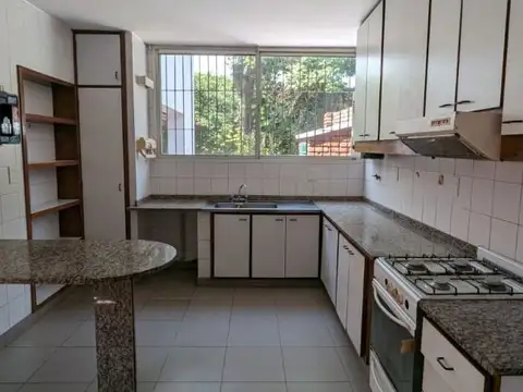IMPORTANTE CASA EN ALQUILER
