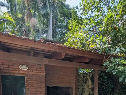 Casa en Alquiler con 2 cocheras