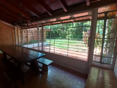 Casa 5 ambientes con 4 baños