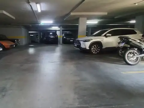 Cochera cubierta en venta en Beccar Plaza II
