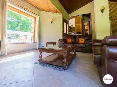 Casa en Venta con 2 cocheras