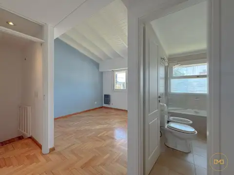Casa 4 ambientes con 2 baños