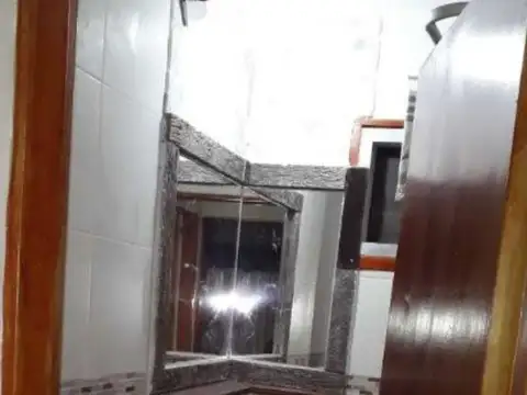 43 entre 275 y 278 ( la plata Abasto )