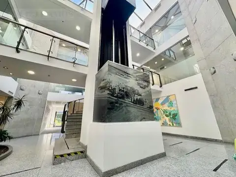 Oficina en Alquiler con 32 cocheras