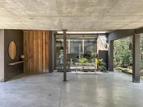 Casa en Venta con 9 cocheras