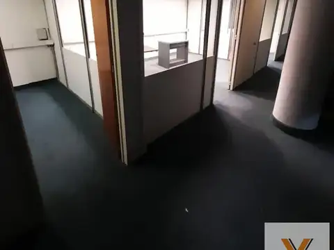 Oficina 8 ambientes con 8 baños
