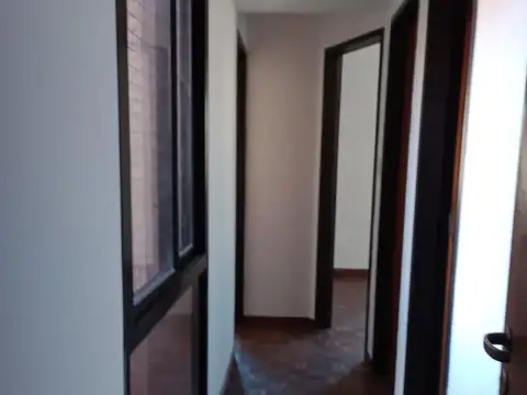 Departamento 8 ambientes con 2 baños