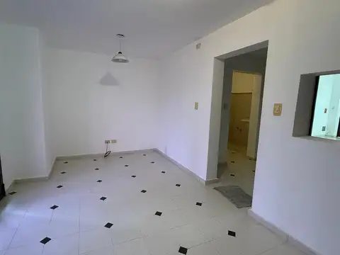 Casa 7 ambientes con 2 baños