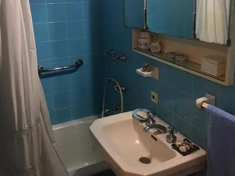 Departamento 5 ambientes con dependencia 1er piso Colectivid