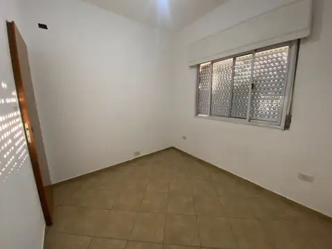 Departamento en Alquiler en Isidro Casanova, $ 380.000