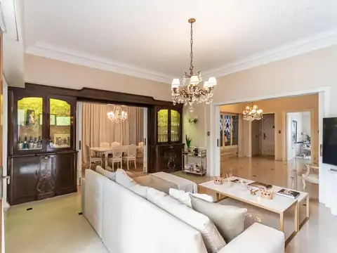 Excelente casa en venta sobre Salvador Maria del Carril!