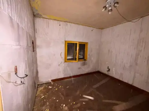 Casa 5 ambientes con 1 baño