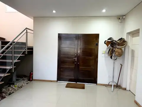 Casa 5 ambientes con 4 baños