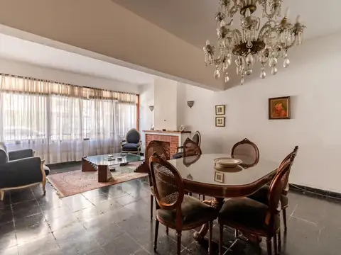 Oficina 10 ambientes con 4 baños