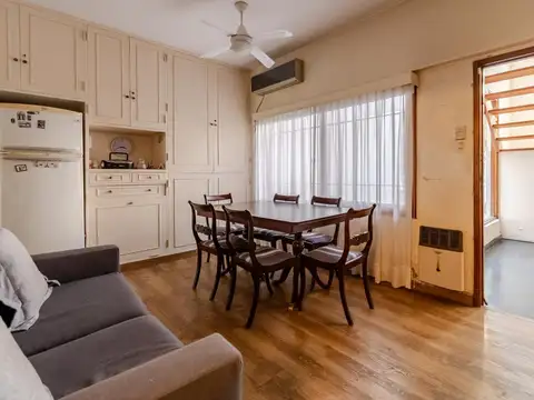 Casa en venta, son dos PH en block, a media cuadra de la Av. Santa Fe, en Martínez.