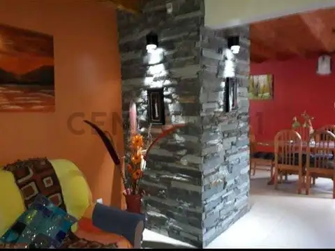 Casa 9 ambientes con 3 baños