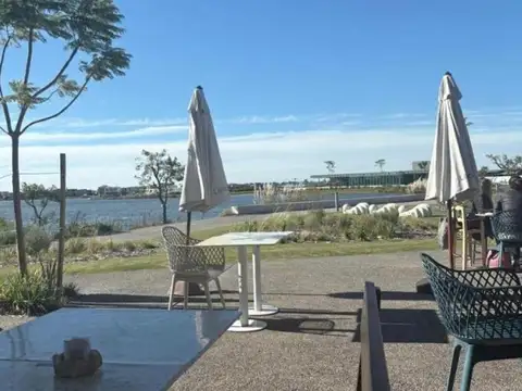 Casa al agua con pileta Barrio Amarras Puertos