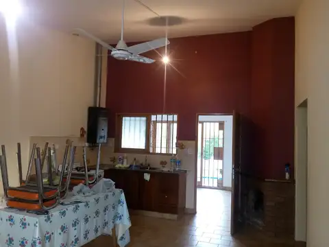 "Gran Casa con hermosa vista al lago y las sierras"