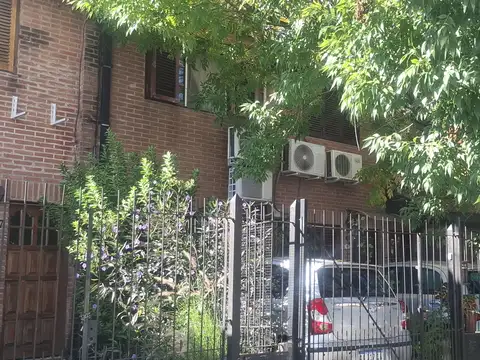 Exc duplex 3 amb con patio y cochera Cast. Norte