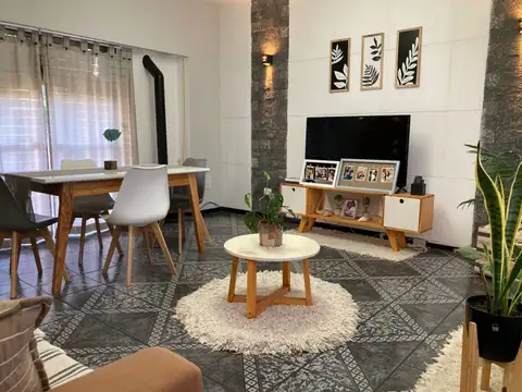 Casa en venta de 4 amb. con parque y quincho