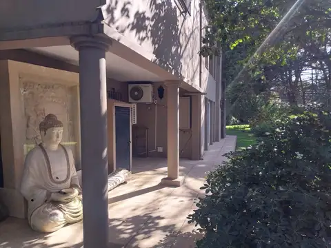 Casa 10 ambientes con 5 baños