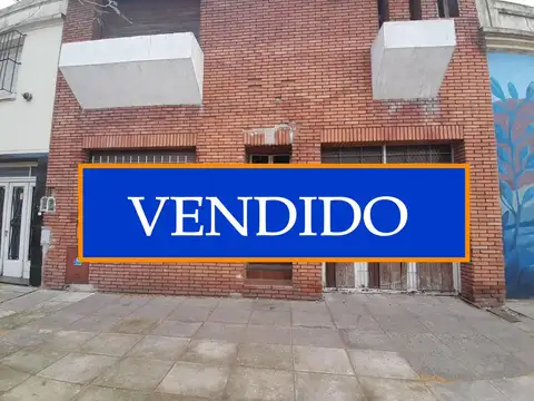 VENDIDO Casa en  lote propio a refaccionar para vivienda, desarrollo comercial o construir.