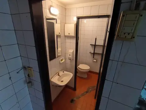 LOCAL SOBRE AVENIDA. 3.50 X 10