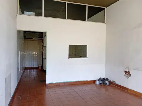 LOCAL SOBRE AVENIDA. 3.50 X 10