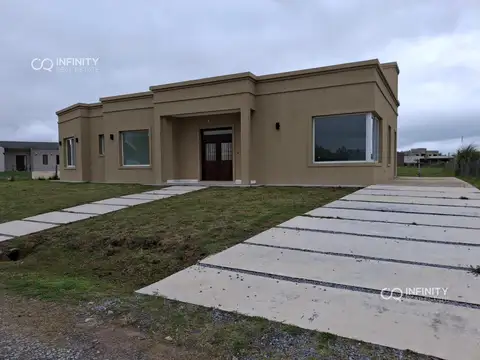 Casa a estrenar en Medal C.C. - Pilar
