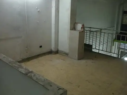 Local en Constitucion con Altillo y Sótano