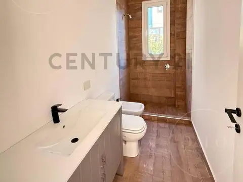 Casa en Venta con 4 cocheras
