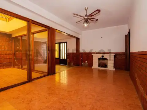 Venta Casa de 3 Dormitorios con patio, terraza y cochera doble en Saladillo, Ros