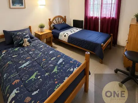 Casa en Alquiler con 1 cochera