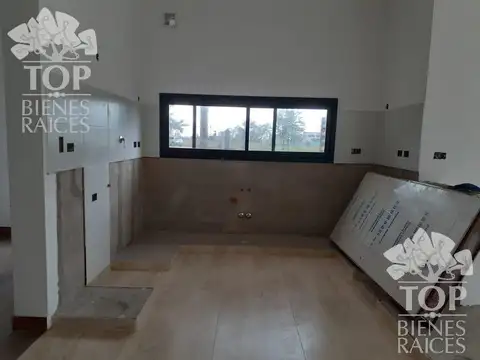 Casa en Venta en El Canton, USD 255.000