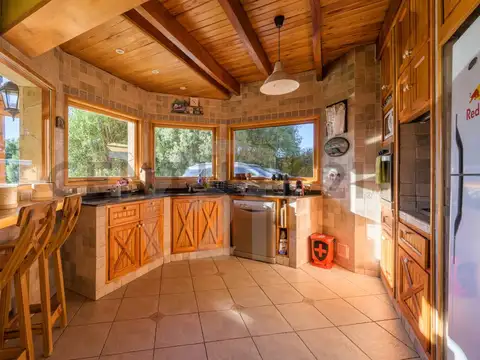 Casa 8 ambientes con 3 baños