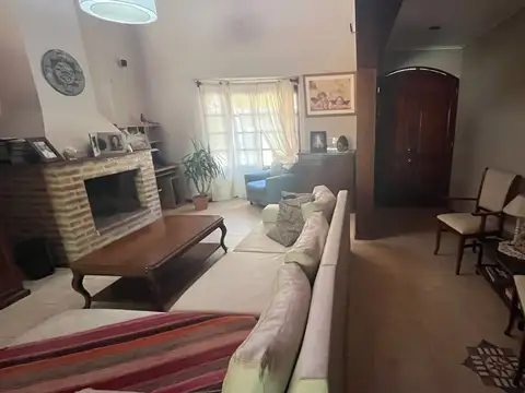 VENTA/CASA EN ESQUINA/B° PIZZURNO/APTA CREDITO