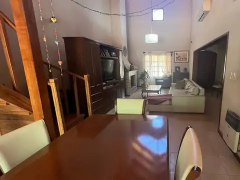 Casa 4 ambientes con 3 baños