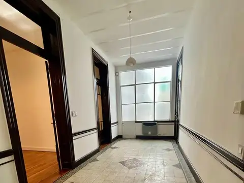 Oficina 5 ambientes con 1 baño