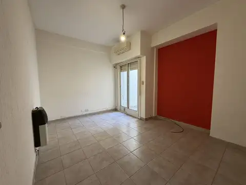 VENTA DEPTO 3 AMBIENTES CON DOS PATIOS. FLORESTA