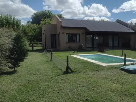 Casa 5 ambientes con 2 baños