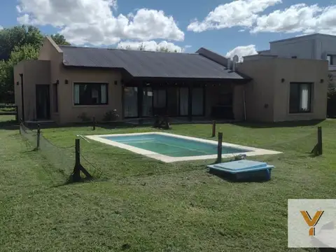 Casa 5 ambientes con 2 baños