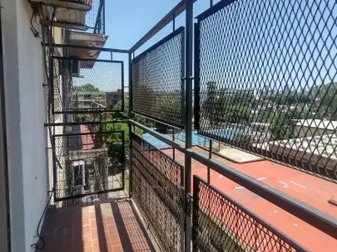 Se vende un departamento de 3 ambientes luminoso con balcón