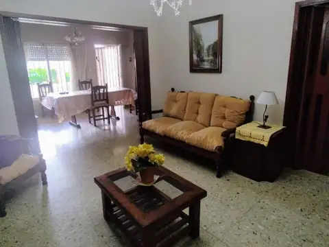 Casa 6 ambientes con 3 baños