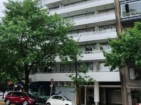 John Fitzgerald Kennedy y Avenida Cerviño