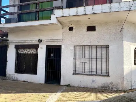 DEPARTAMENTO DE TRES AMBIENTES CON COCHERA